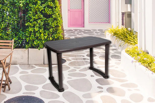 How to Choose the Right Size and Shape Plastic Table for Your Room