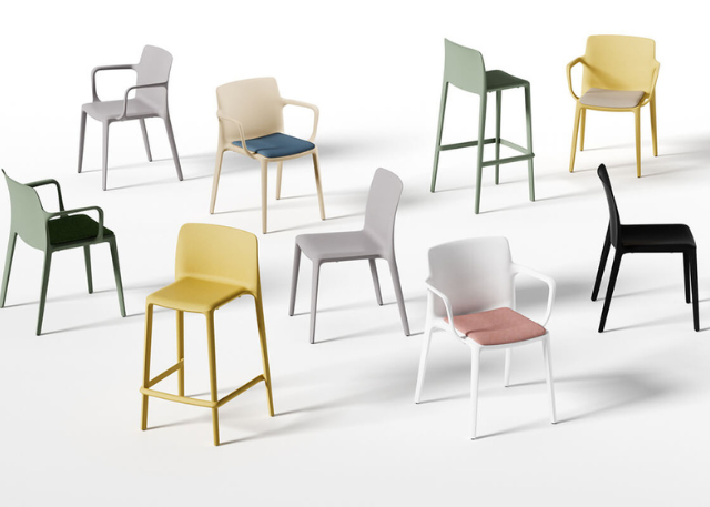 Are Plastic Chairs Recyclable? Understanding the Life Cycle of Plastic Chairs and Their Recyclability